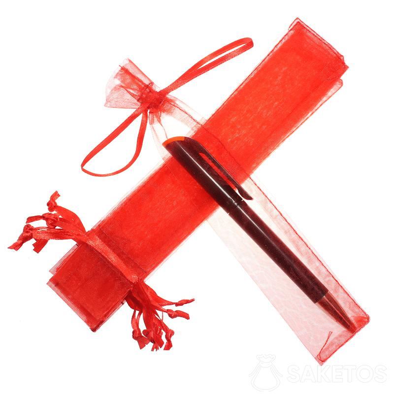 Czerwony woreczek z organzy 3,5 x 19 cm na długopis.