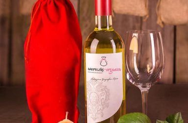 Jak zapakować wino na prezent ślubny