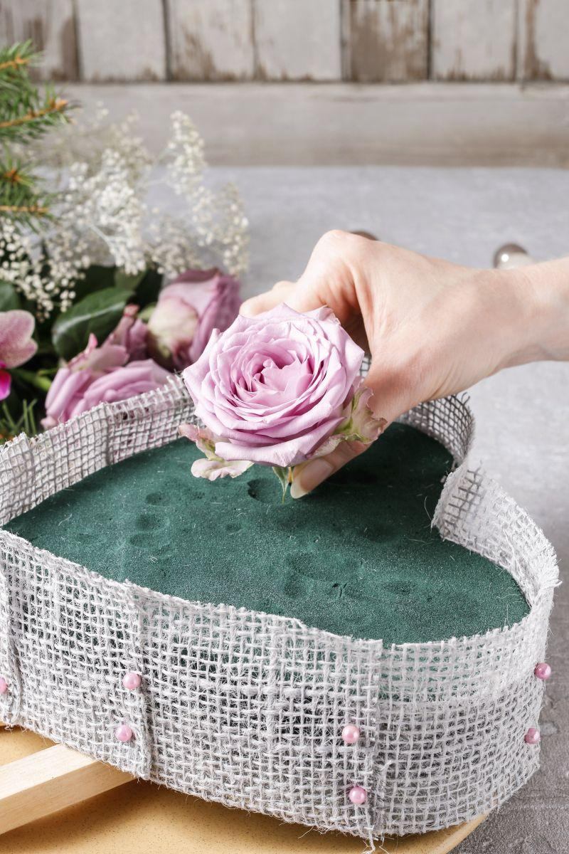 Serduszko z gąbki florystyczne - kwiatowe dekoracje DIY na ślub 