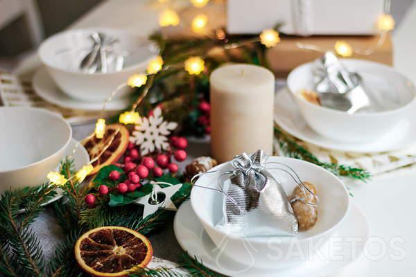 świąteczna dekoracja stołu wigilijnego
