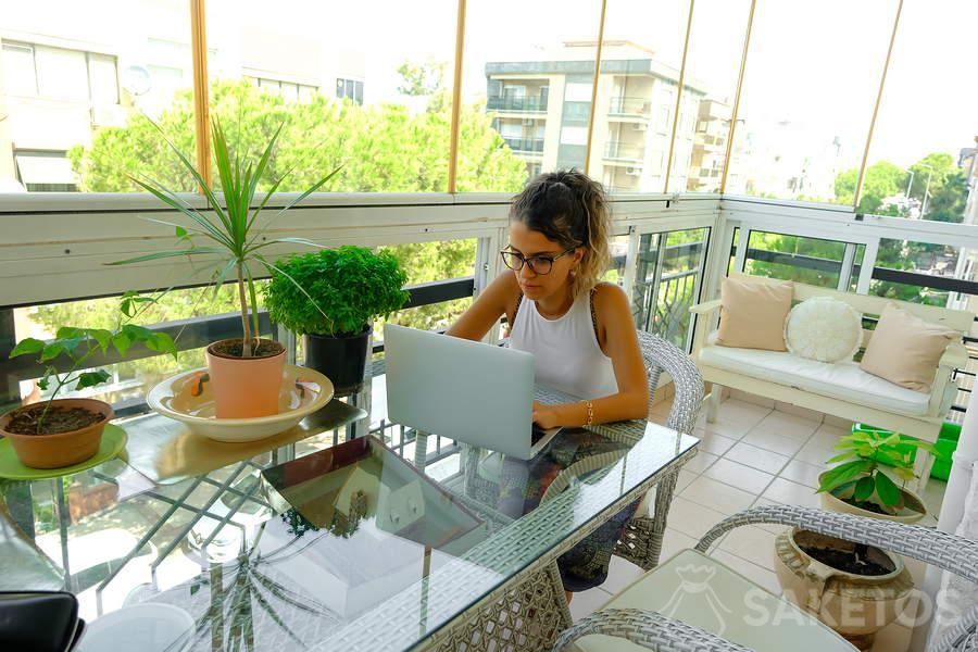 Planujesz home office? Stwórz domowe biuro na balkonie