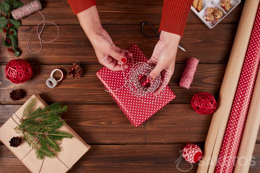 Jak zapakować prezent świąteczny