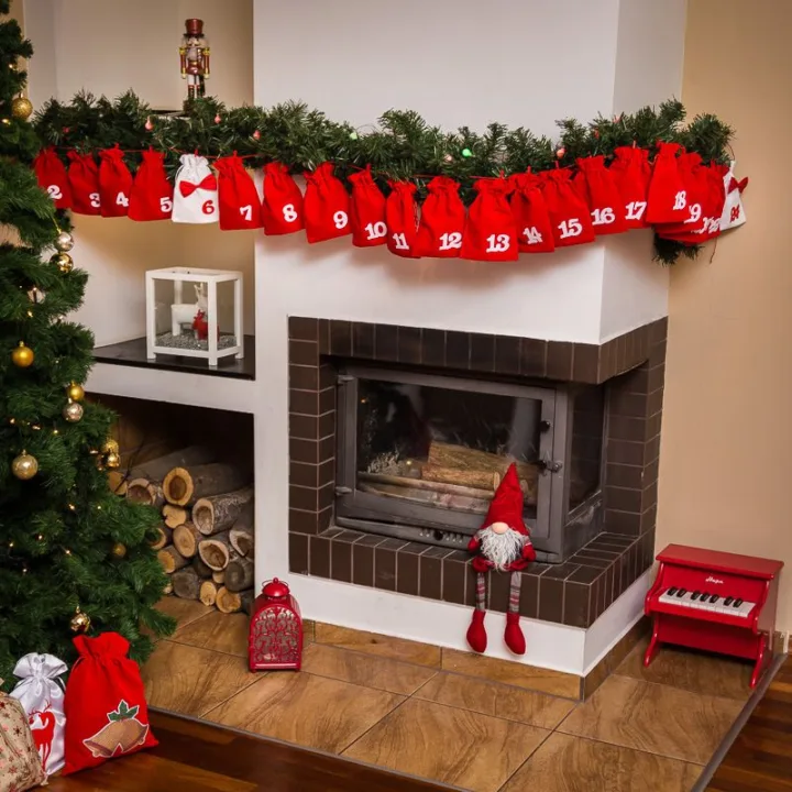 Kalendarz adwentowy woreczki welurowe 15 x 20 cm - czerwone i białe + białe i czerwone numery Woreczki okolicznościowe