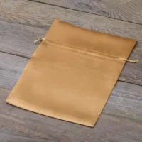 Woreczki satynowe 18 x 24 cm - złote Walentynki