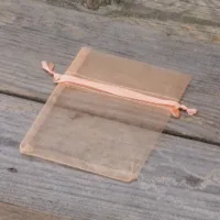 Woreczki z organzy 8 x 10 cm - łososiowe Małe woreczki 8x10 cm