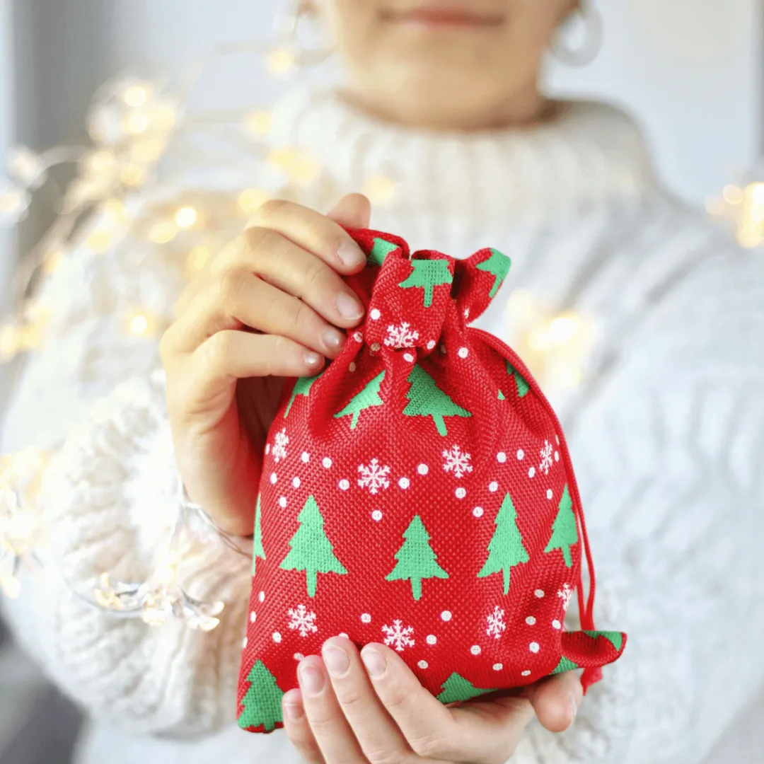 Jutowe woreczki z nadrukiem świątecznym