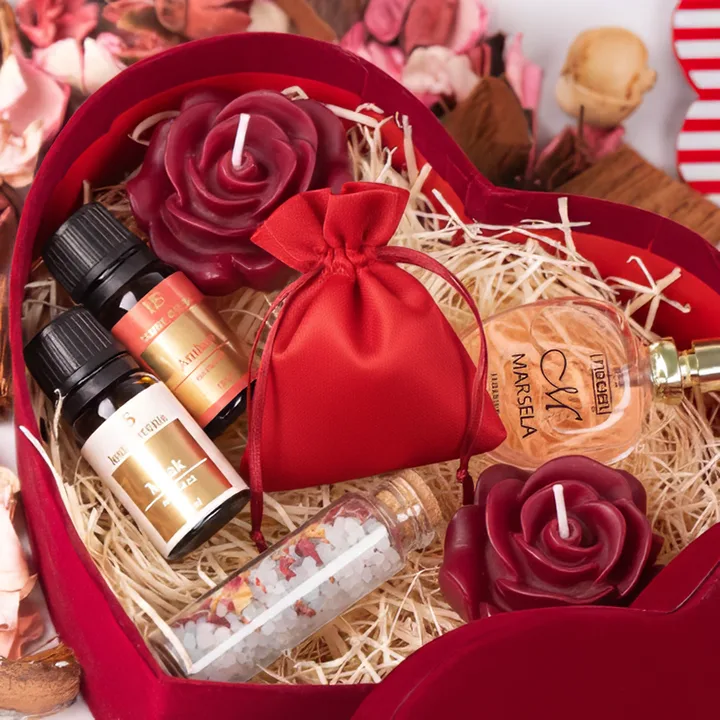 Satynowy woreczek na zestaw prezentowy