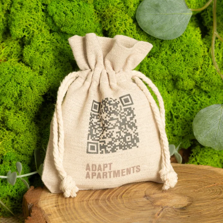 Woreczek lniany z personalizacją kodu QR